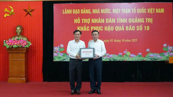 Thường trực Ban Bí thư Trần Cẩm Tú thăm, động viên nhân dân Quảng Trị khắc phục hậu quả bão số 10