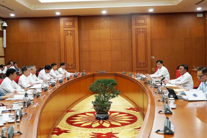 Kết luận của Bộ Chính trị, Ban Bí thư về tăng cường lãnh đạo, chỉ đạo công tác tổ chức đại hội đảng bộ các cấp tiến tới Đại hội XIV của Đảng