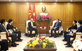 Trưởng Ban Chính sách, chiến lược Trung ương Trần Lưu Quang tiếp Cố vấn đặc biệt Liên minh Nghị sĩ hữu nghị Nhật-Việt