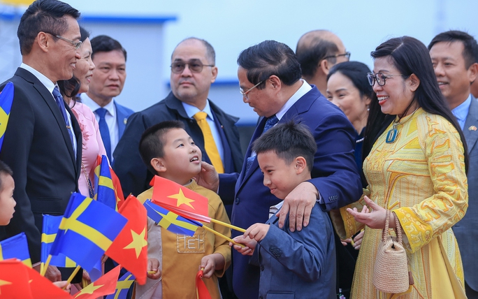 Prime Minister Pham Minh Chinh begins official visit to Sweden