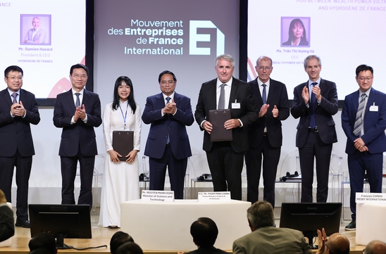 Prime Minister Pham Minh Chinh attends Viet Nam-France Business Forum in Paris