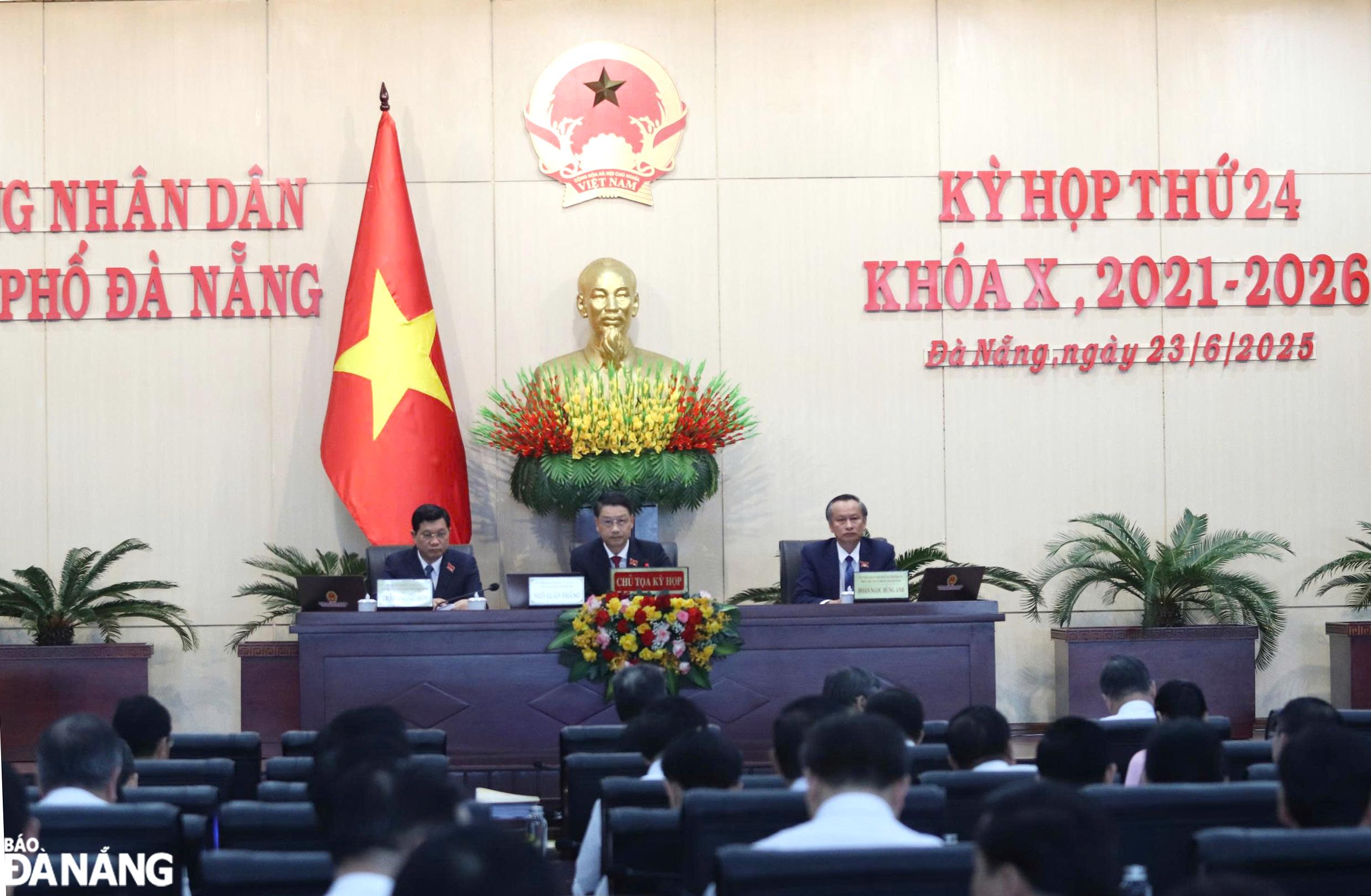 Quang cảnh kỳ họp thứ 24 HĐND thành phố khóa X, nhiệm kỳ 2021-2026. Ảnh: X.HẬU