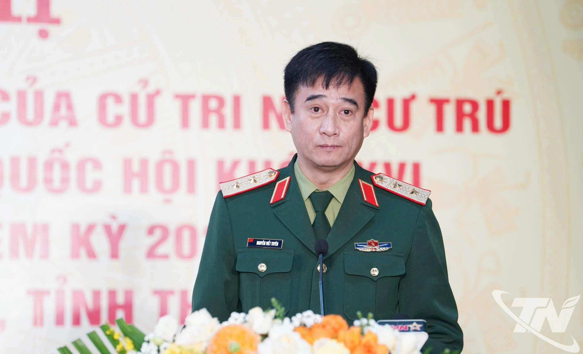 Trung tướng Nguyễn Viết Tuyên, Chánh Văn phòng Bộ Quốc phòng – đại diện cơ quan, đơn vị giới thiệu người ứng cử, phát biểu tại Hội nghị.