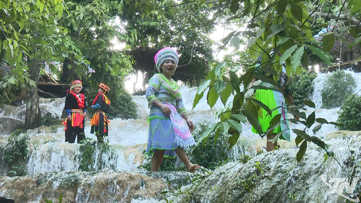 Trải nghiệm ở thác 7 tầng, xã Thần Sa.