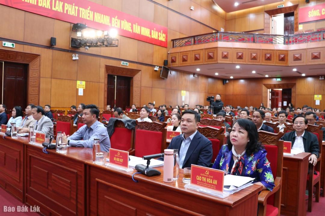 Các địa biểu dự hội nghị.