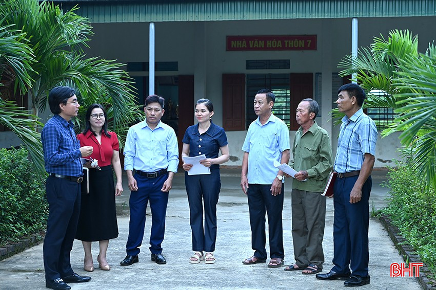 Dự thảo Báo cáo chính trị Đảng bộ xã Cẩm Lạc được góp ý lần 5 một cách bài bản, thận trọng với sự tập trung trí tuệ từ cán bộ, đảng viên, lãnh đạo qua các thời kỳ. bqbht_br_dsc-7721-copy.jpg