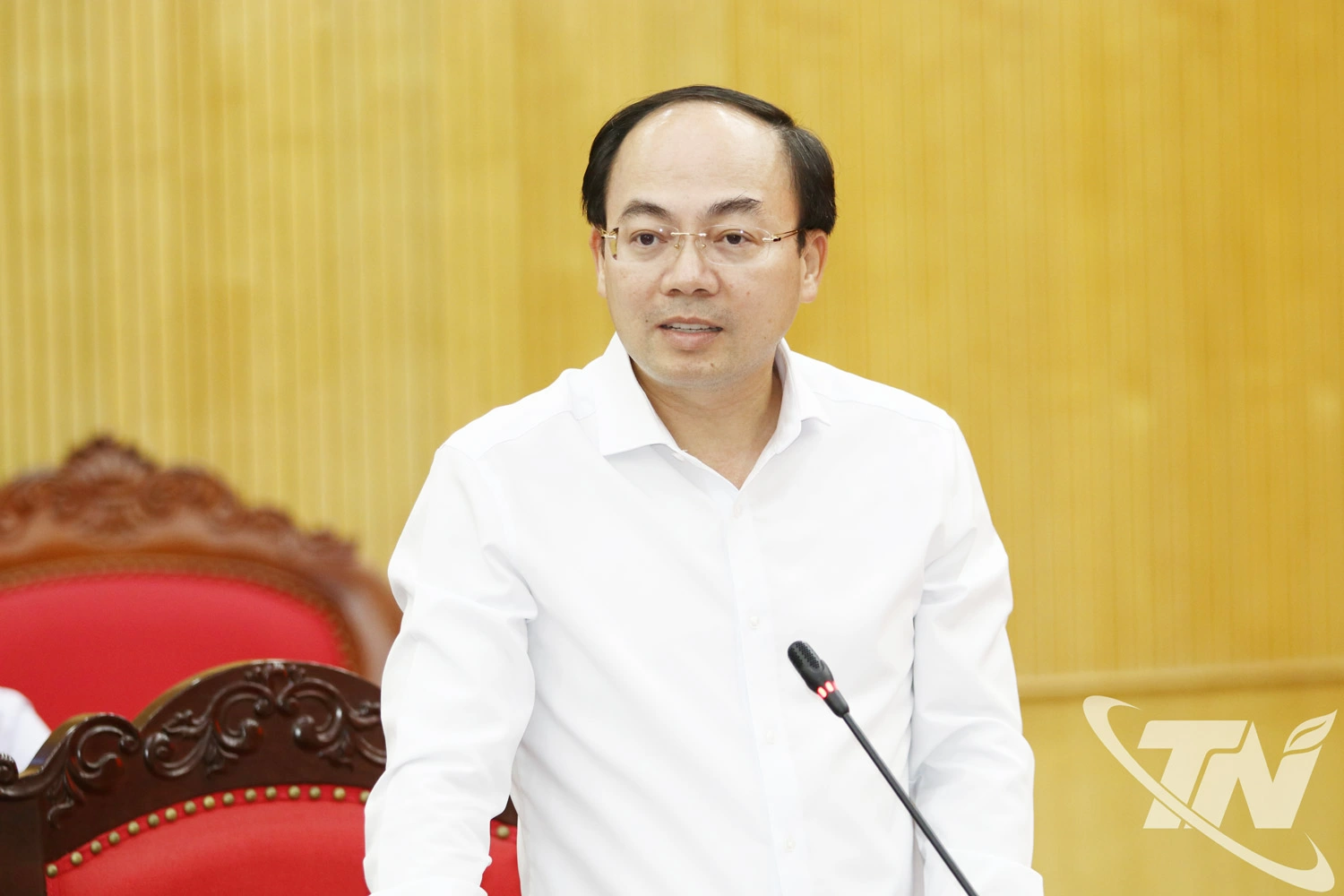 Đồng chí Nguyễn Đăng Bình, Phó Bí thư Thường trực Tỉnh uỷ, Chủ tịch HĐND tỉnh phát biểu ý kiến tại Phiên họp.