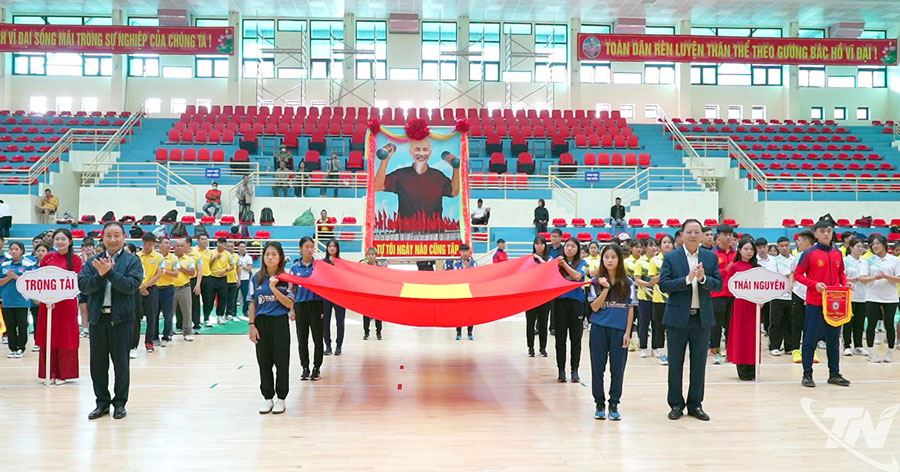 Giải đấu thu hút hơn 250 vận động viên và huấn luyện viên đến từ 9 tỉnh, thành phố trên cả nước.
