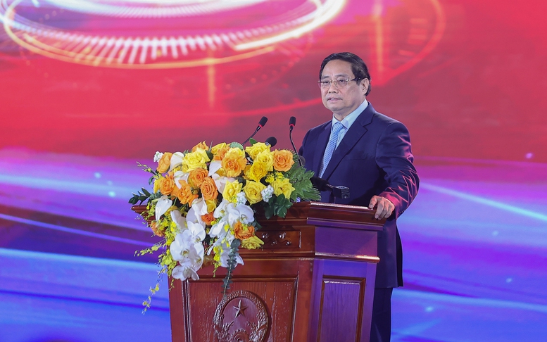 Triển lãm ‘Văn phòng Chính phủ - 80 năm đồng hành cùng dân tộc’- Ảnh 18. Thủ tướng: Triển lãm 80 năm tôn vinh lịch sử vẻ vang, lan tỏa lòng yêu nước, niềm tự hào, khát vọng vươn mình của dân tộc