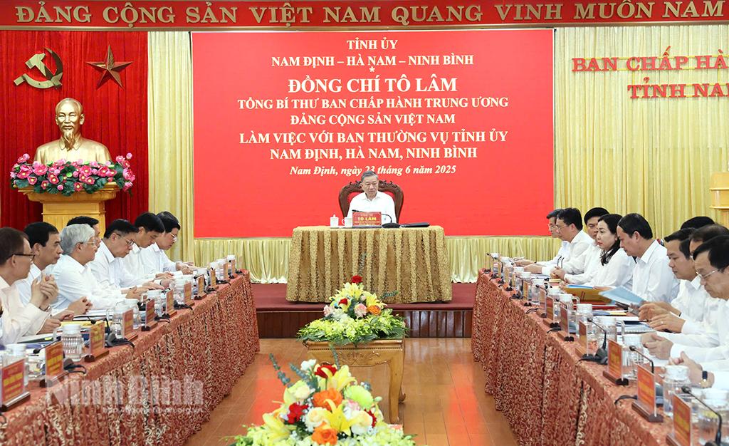 Quang cảnh buổi làm việc.