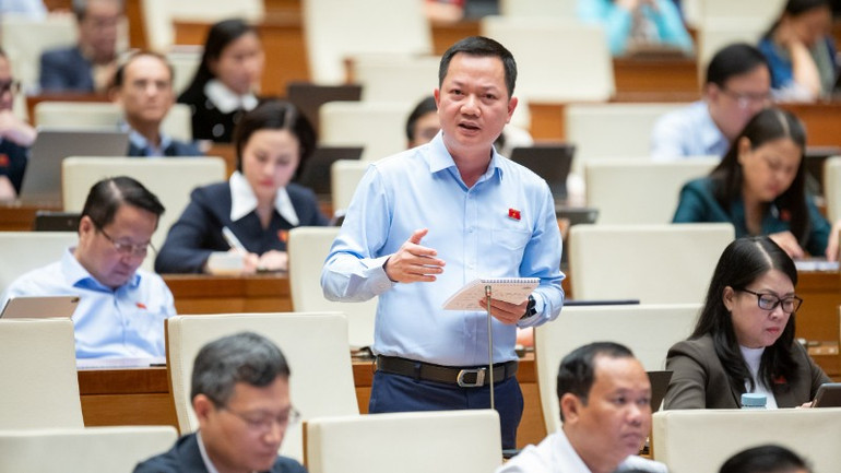 Đại biểu Trịnh Xuân An (Đoàn Đồng Nai) phát biểu tại hội trường. (Ảnh: THỦY NGUYÊN)