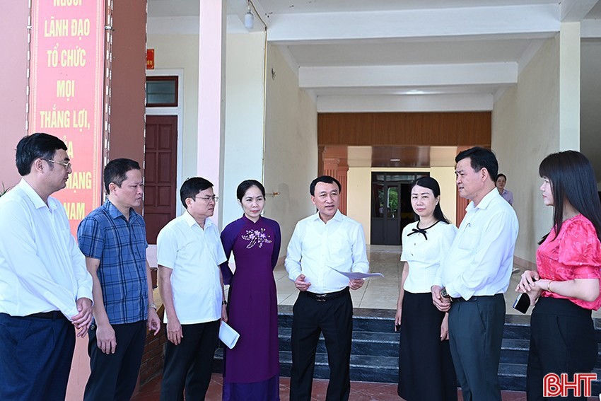 Ban Chấp hành Đảng bộ phường Vũng Áng đang tập trung rà soát chỉ tiêu nhiệm kỳ mới. dsc-7666-5244.jpg
