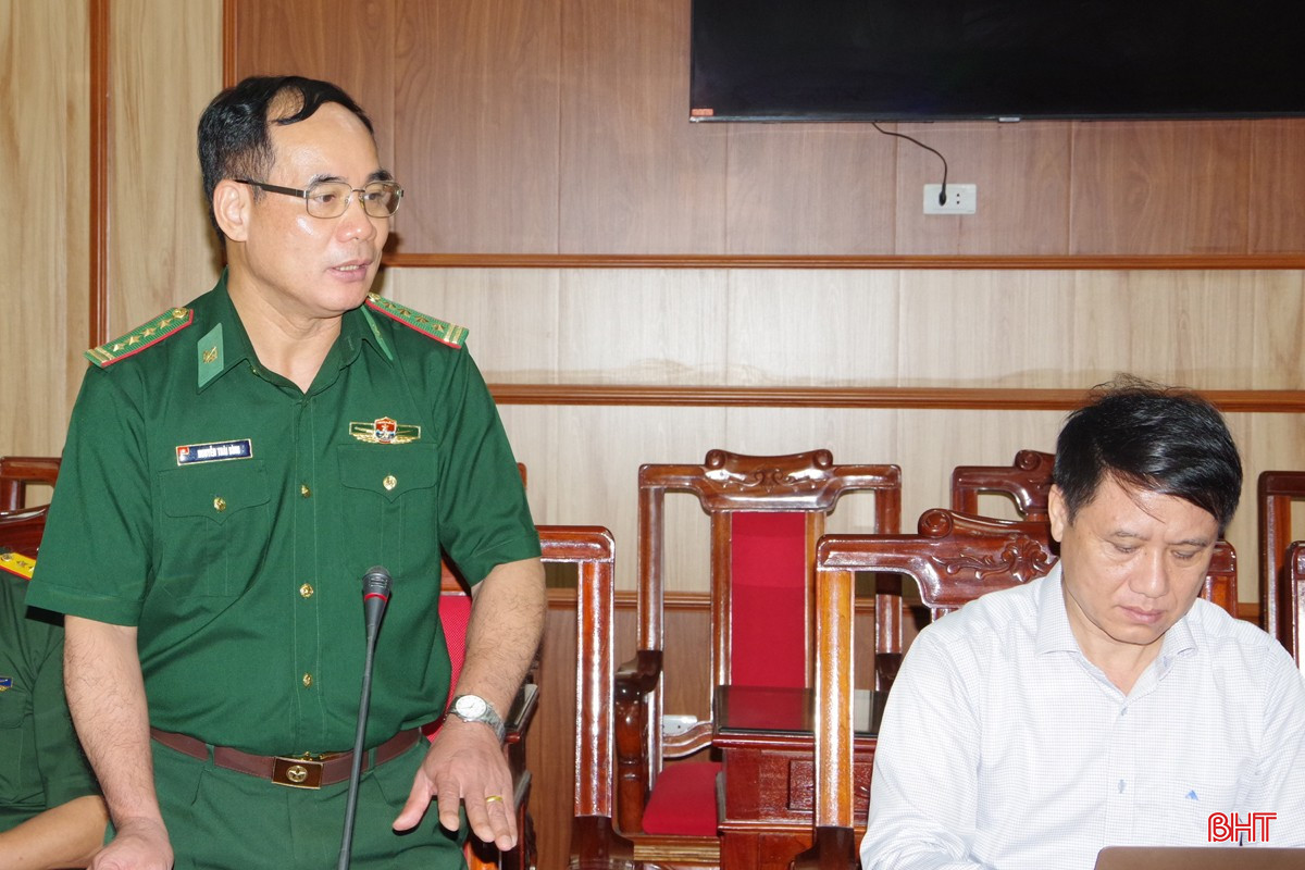 Đại tá Nguyễn Thái Bình - Phó Chính ủy Bộ CHQS tỉnh kiêm Chính ủy Ban Chỉ huy Biên phòng tỉnh: Tăng cường công tác tham mưu, hoàn thiện quy chế phối hợp thực hiện thắng lợi mọi nhiệm vụ được giao. Đặc biệt là chú trọng phối hợp thực hiện nhiệm vụ trên tuyến biên giới, vùng biên và địa bàn trọng điểm. bqbht_br_6.jpg