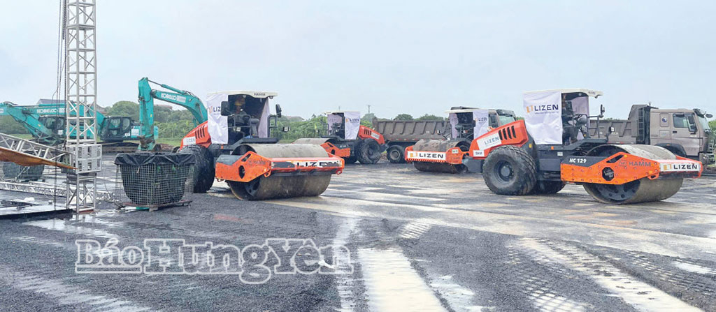 San lấp mặt bằng vị trí chuẩn bị cho lễ khởi công dự án.