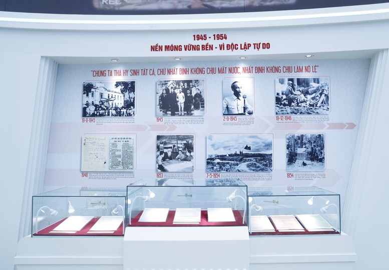 Triển lãm ‘Văn phòng Chính phủ - 80 năm đồng hành cùng dân tộc’- Ảnh 7. Triển lãm ‘Văn phòng Chính phủ - 80 năm đồng hành cùng dân tộc’- Ảnh 7.