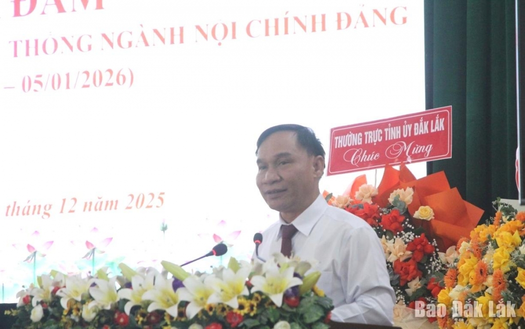 Đồng chí Nguyễn Quốc Hoàn ôn lại truyền thống của Ngành Nội chính Đảng.