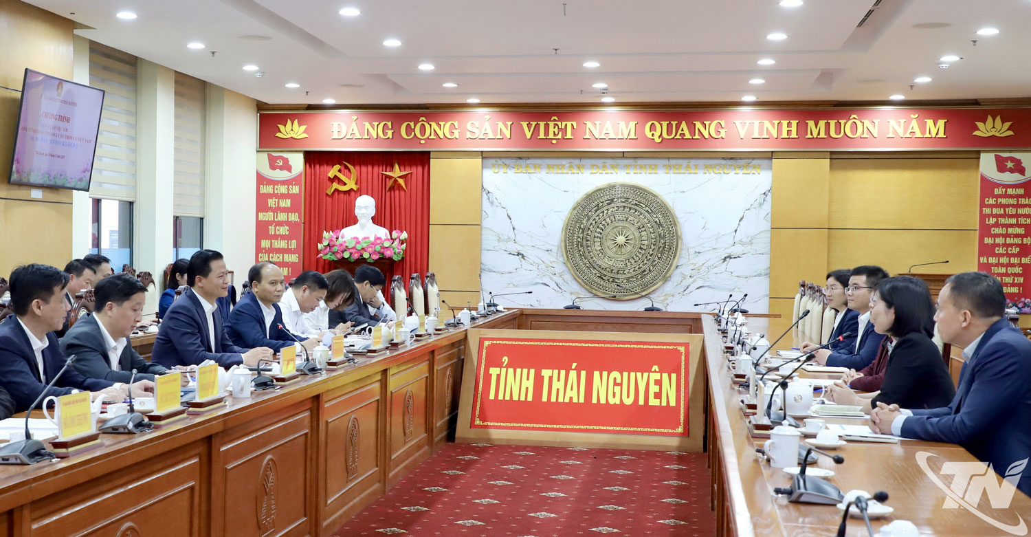 Các đại biểu dự buổi làm việc.