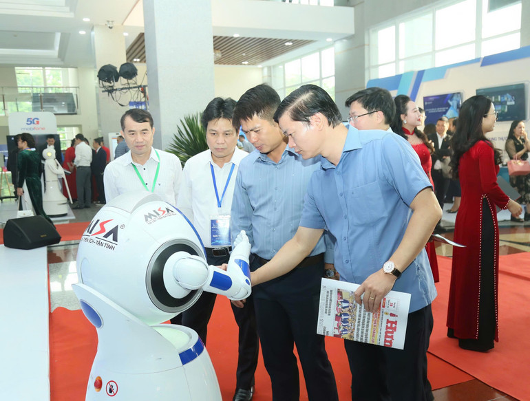 Trải nghiệm số tại diễn đàn khoa học-công nghệ, đổi mới sáng tạo và chuyển đổi số tỉnh Hưng Yên. 29-10-dien-dan-cong-nghe-chuyen-doi-so-1.jpg