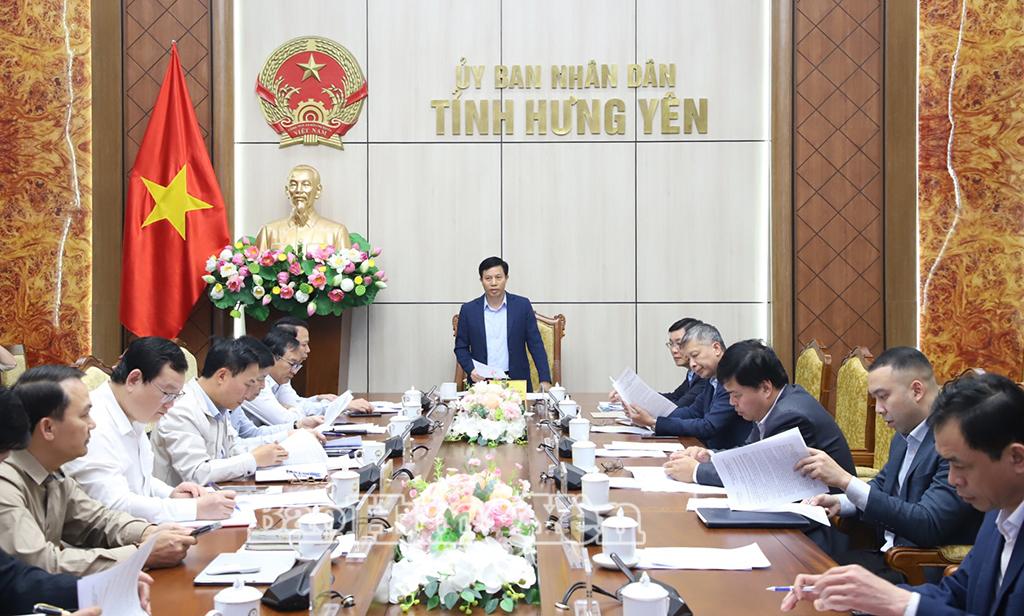 Đồng chí Phó Chủ tịch UBND tỉnh Lại Văn Hoàn phát biểu tại cuộc họp.