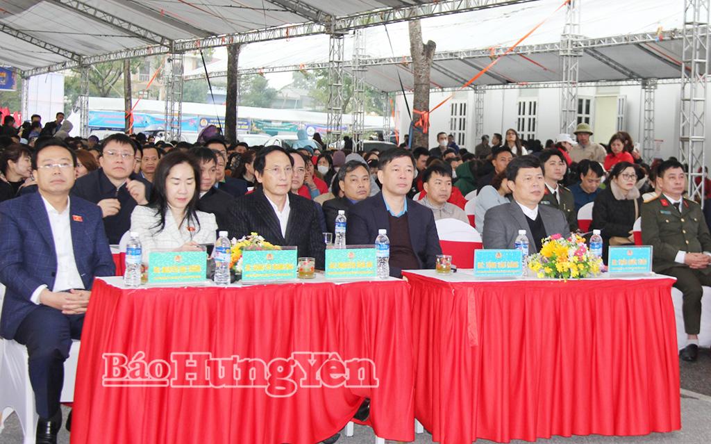 Cac đại biểu dự chương trình.