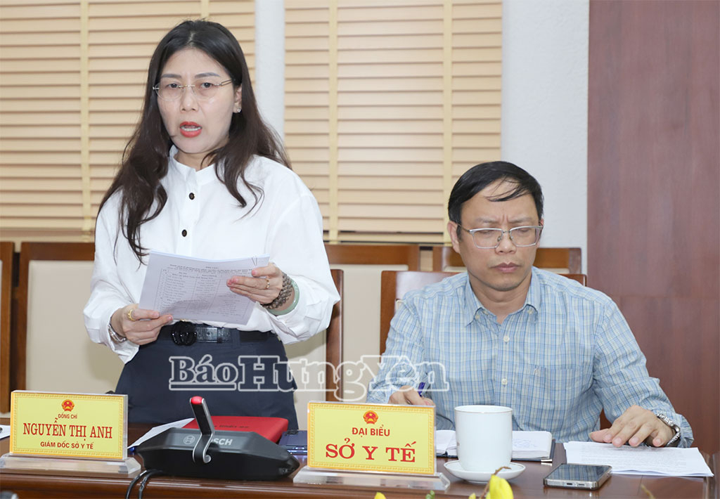 Lãnh đạo Sở Y tế phát biểu tại cuộc họp.