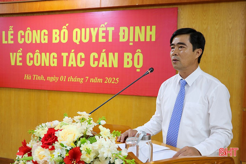 Phó Giám đốc Sở Nội vụ Bùi Quang Dương công bố quyết định của Chủ tịch UBND tỉnh. bqbht_br_pho-giam-doc-so-noi-vu.jpg