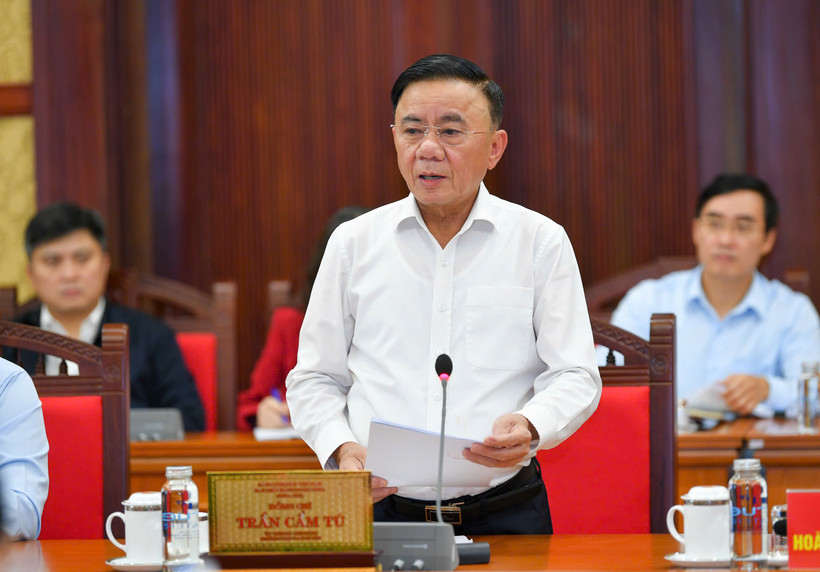 Đồng chí Trần Cẩm Tú, Ủy viên Bộ Chính trị, Thường trực Ban Bí thư, Trưởng Tiểu ban Tổ chức phục vụ Đại hội XIV của Đảng chủ trì họp Thường trực Tiểu ban. (Ảnh: THẾ ĐẠI)  