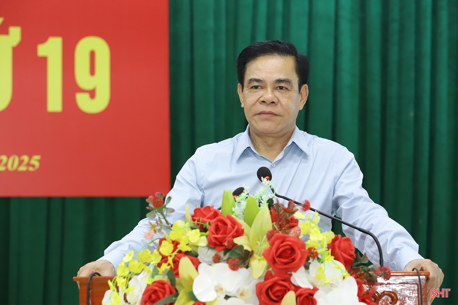 Chủ tịch UBND tỉnh Võ Trọng Hải trao đổi tại buổi làm việc. bqbht_br_chu-tich-kiem-tra-chinh-quyen-2-cap-4.jpg