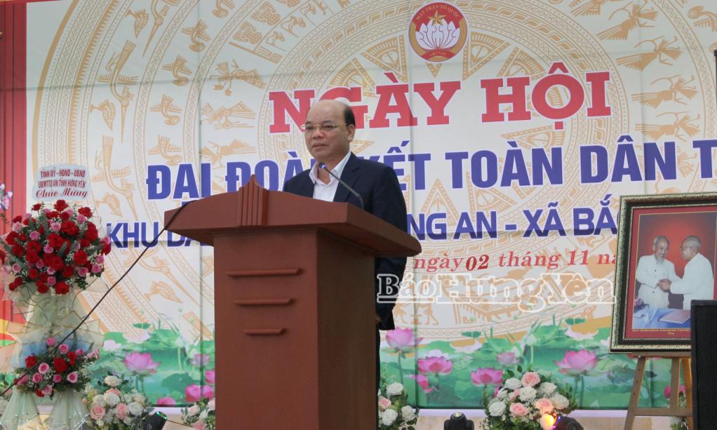 Đồng chí Đặng Thanh Giang, Ủy viên Ban Thường vụ Tỉnh ủy, Phó Chủ tịch HĐND tỉnh phát biểu tại Ngày hội Đại đoàn kết toàn dân tộc thôn Đông An, xã Bắc Đông Quan.