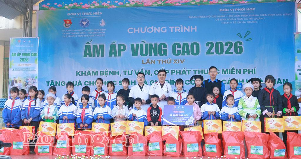 Trường Đại học Y Dược Thái Bình tổ chức Chương trình “Ấm áp vùng cao” lần thứ XIV tại xã Hà Quảng, tỉnh Cao Bằng.
