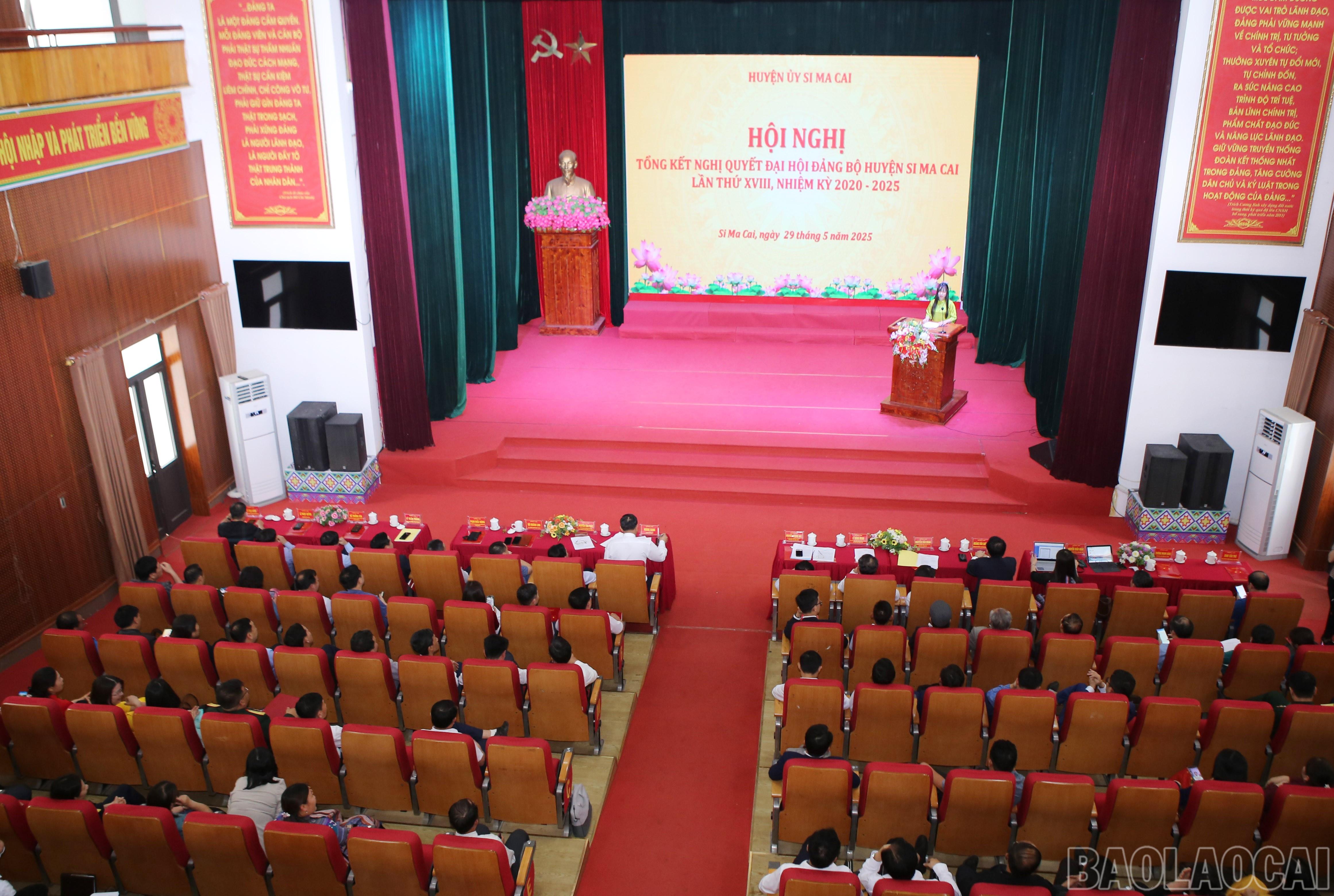 Quang cảnh hội nghị. baolaocai-br_s-1.jpg