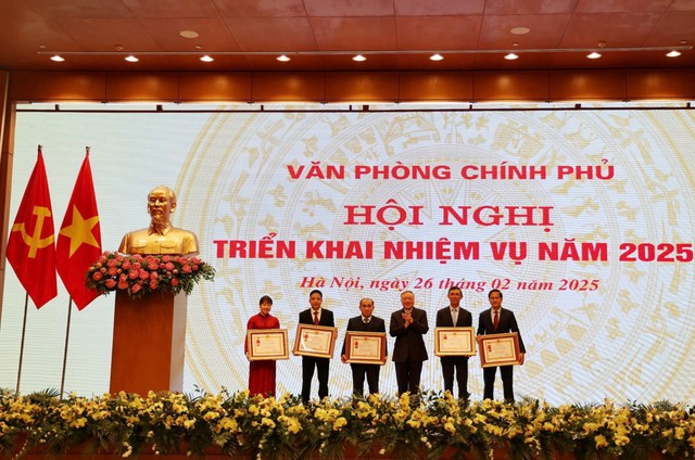 Đảng bộ Văn phòng Chính phủ: Đoàn kết, kỷ cương vì sự phát triển vững mạnh- Ảnh 2. Đảng bộ Văn phòng Chính phủ: Đoàn kết, kỷ cương vì sự phát triển vững mạnh- Ảnh 2.