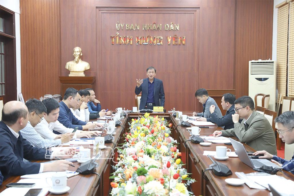 Đồng chí Phó Chủ tịch UBND tỉnh Nguyễn Hùng Nam phát biểu tại cuộc họp.