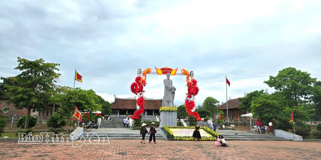 Khu lưu niệm Nhà bác học Lê Quý Đôn với tổng diện tích 19,7 ha tại xã Lê Quý Đôn, tỉnh Hưng Yên