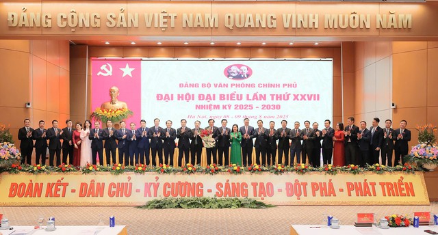 Ra mắt Ban Chấp hành Đảng bộ Văn phòng Chính phủ nhiệm kỳ 2025-2030- Ảnh 2. Ra mắt Ban Chấp hành Đảng bộ Văn phòng Chính phủ nhiệm kỳ 2025-2030- Ảnh 2.
