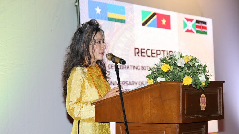Đại sứ Việt Nam tại Tanzania Vũ Thanh Huyền phát biểu tại sự kiện. 7-dai-su-phat-bieu-tai-buoi-le-8772.jpg
