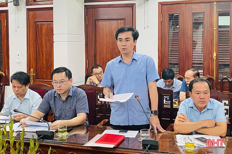 Các phòng, ban liên quan trao đổi các giải pháp xử lý kiến nghị của công dân. bqbht_br_z6723866802636-17e23f302655bba3f3ac3fc4e62b96ba.jpg