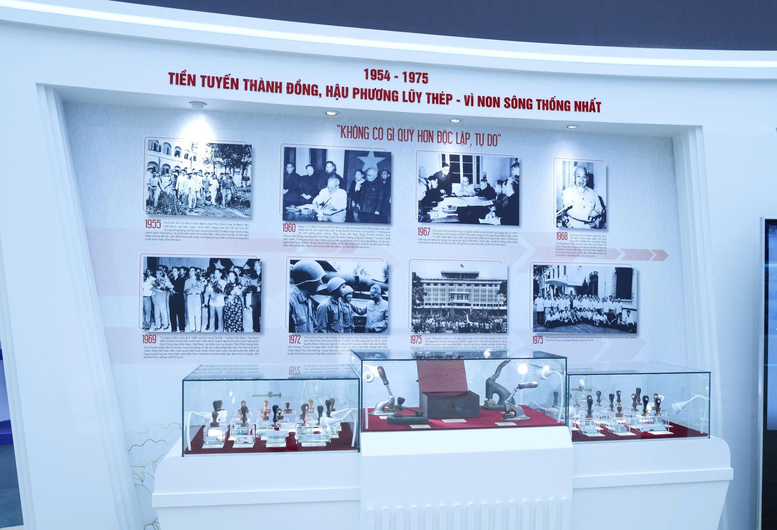 Triển lãm ‘Văn phòng Chính phủ - 80 năm đồng hành cùng dân tộc’- Ảnh 8. Triển lãm ‘Văn phòng Chính phủ - 80 năm đồng hành cùng dân tộc’- Ảnh 8.