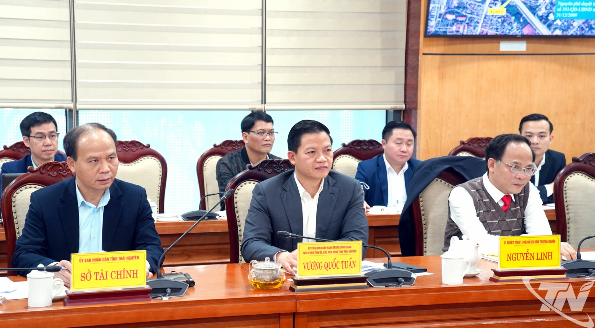 Đồng chí Chủ tịch UBND tỉnh Vương Quốc Tuấn chủ trì buổi làm việc.
