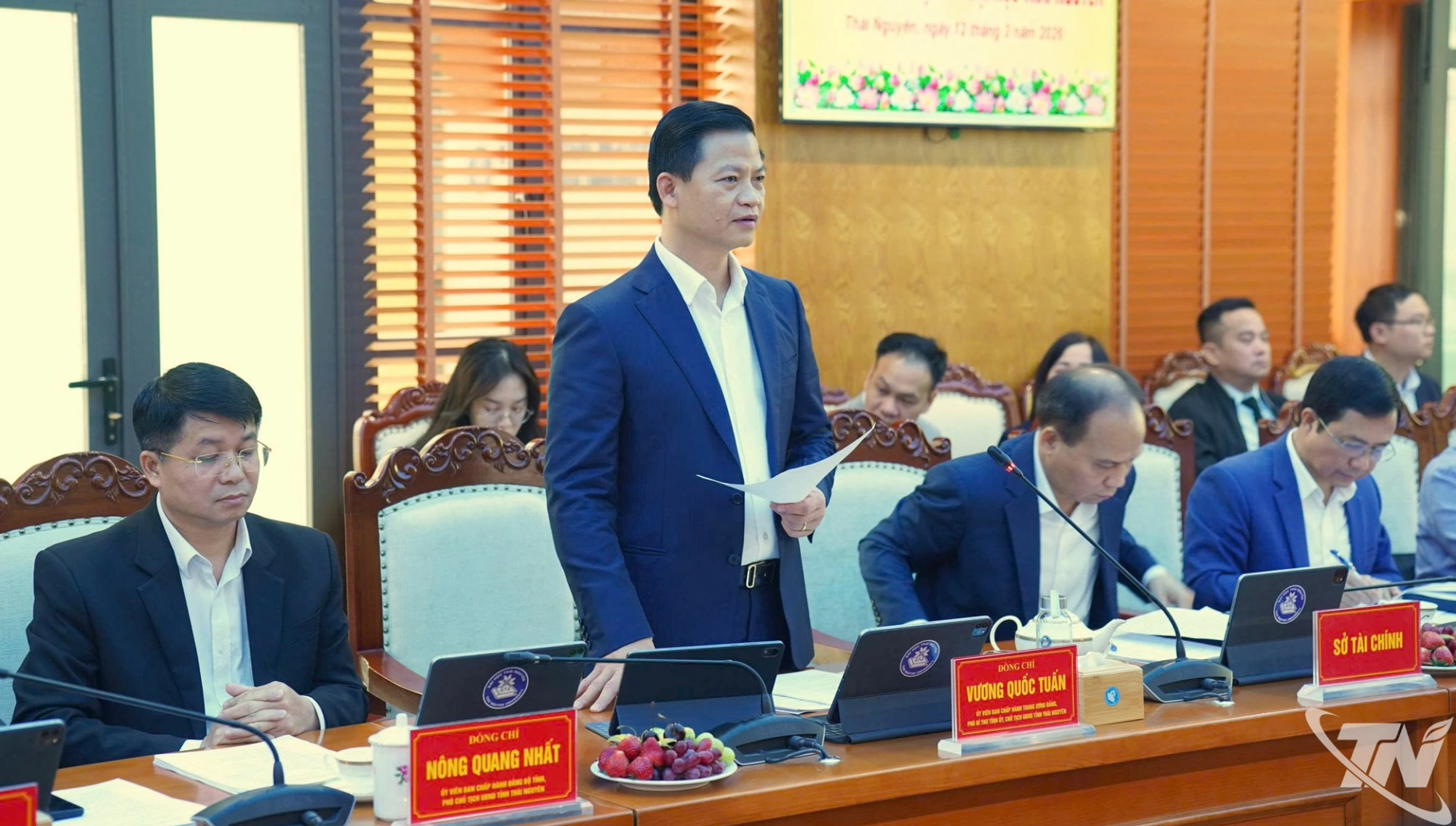 Đồng chí Chủ tịch UBND tỉnh Vương Quốc Tuấn chủ trì Hội nghị.