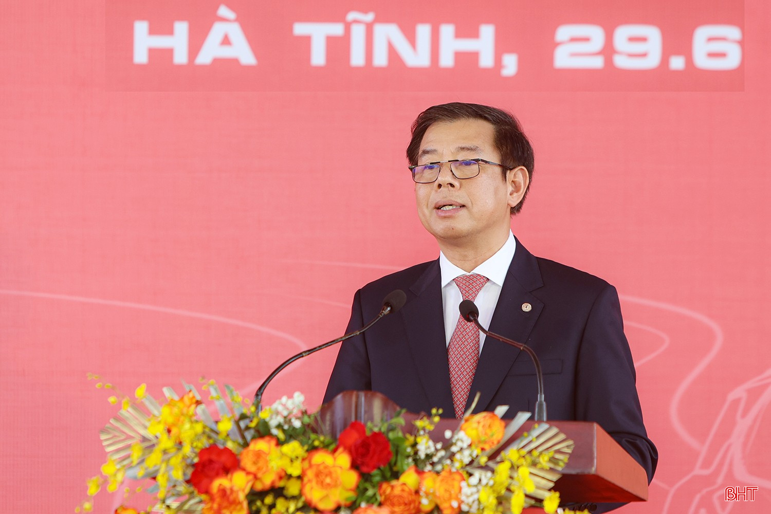 Phó Chủ tịch kiêm Tổng Giám đốc Tập đoàn Vingroup Nguyễn Việt Quang phát biểu tại buổi lễ. bqbht_br_aimg-9276.jpg