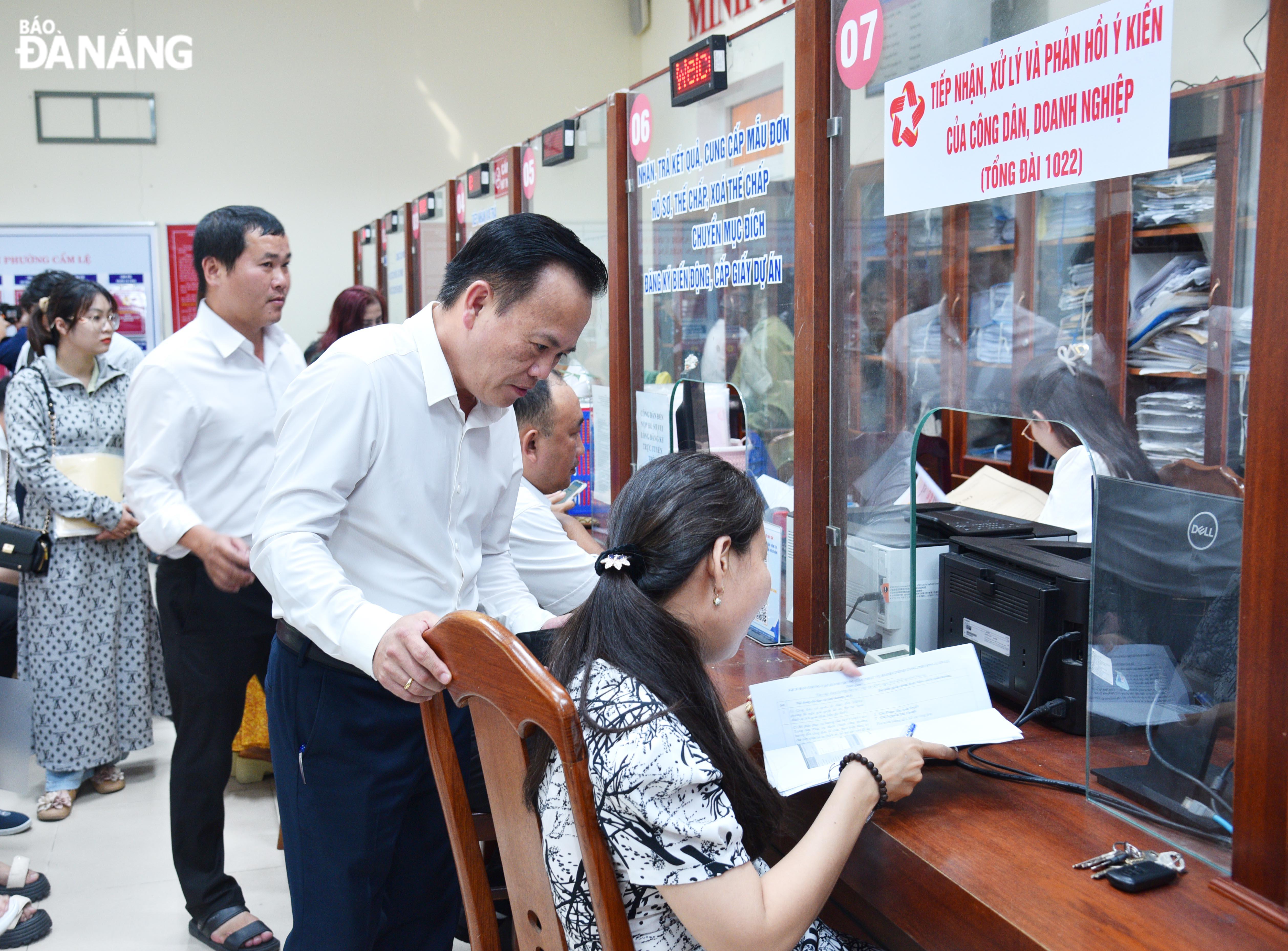 Trung tâm Phục vụ hành chính công phường Cẩm Lệ vận hành thử nghiệm. Ảnh: T.PHƯƠNG