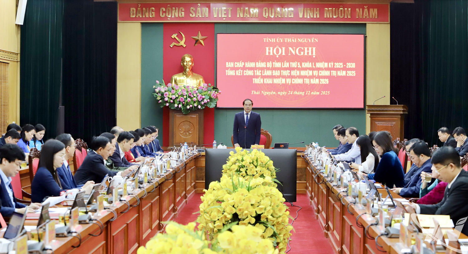 Đồng chí Bí thư Tỉnh ủy chủ trì Hội nghị.