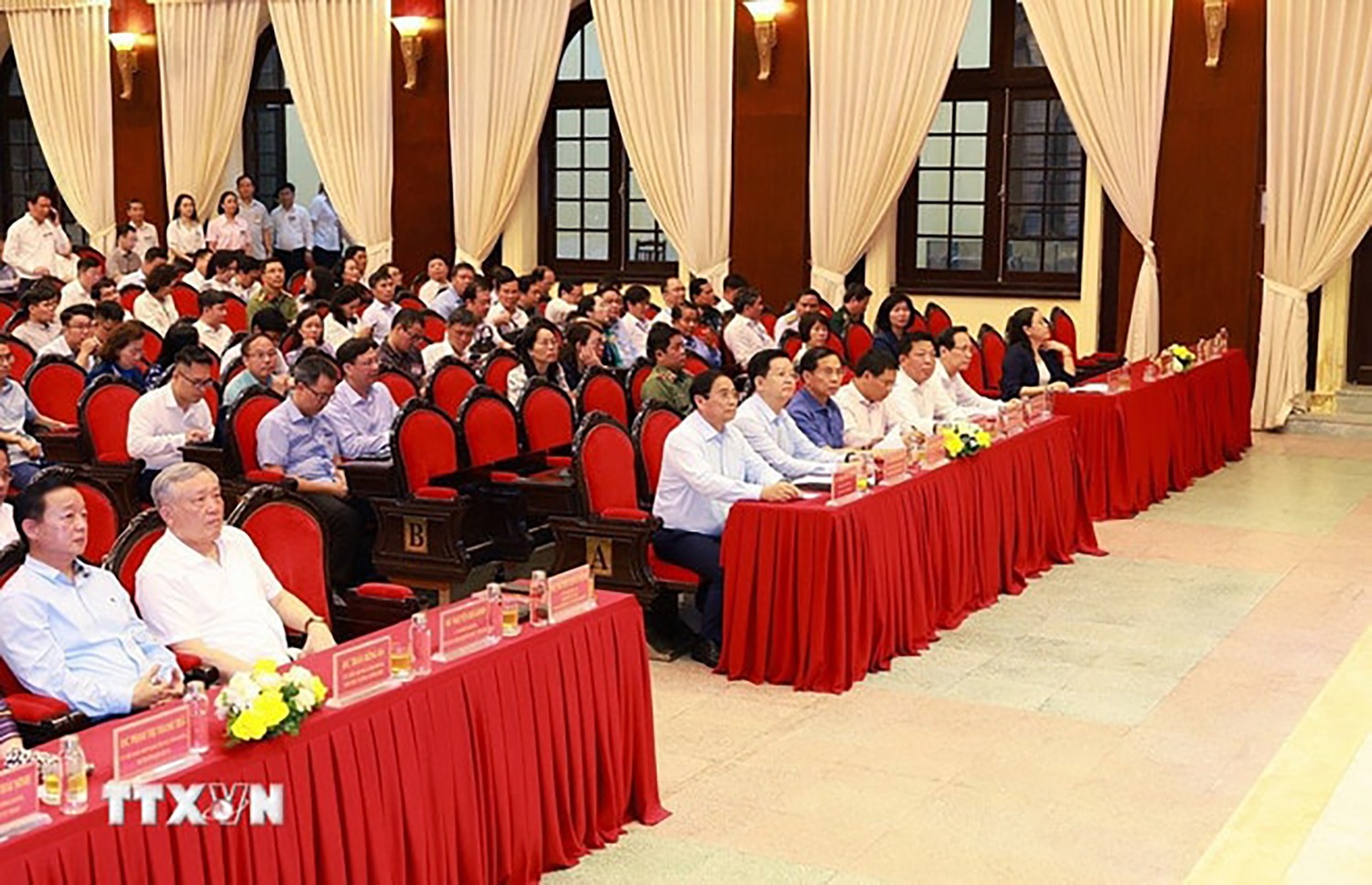 Thủ tướng Phạm Minh Chính dự hội nghị toàn quốc tập huấn về tổ chức và hoạt động của tổ chức Đảng, chính quyền, Mặt trận Tổ quốc Việt Nam, các đoàn thể chính trị ở cấp xã (mới). (Ảnh: Dương Giang/TTXVN) mediavietnamplusvn-images-32a6702c183cbf9d089dd472f8821b61639b595cf17582213b94a4884c2483518e516790d7acb40eca09316e7ec104583cf80ad7731b4cb20b7378df49d2fd44-ttxvn-thu-tuong-to-chuc-cap-xa-2.jpg