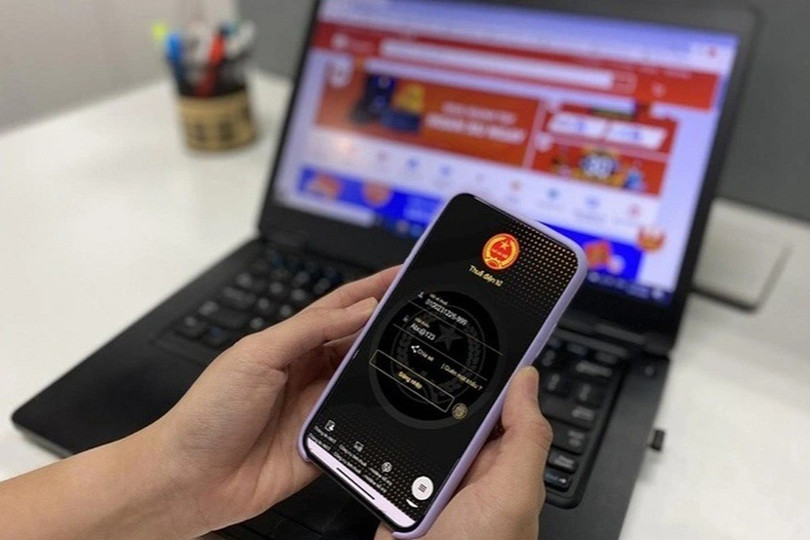 Người nộp thuế làm thủ tục cấp tài khoản định danh điện tử nhưng chưa được Bộ Công an cấp thì tiếp tục thực hiện nghĩa vụ với ngân sách thông qua tài khoản thuế điện tử (Ảnh minh họa: IT). z6750564072317-aa4c2956b69192319e9164b0afa57884.jpg