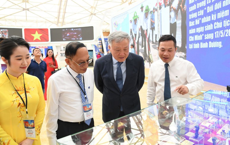 Triển lãm ‘Văn phòng Chính phủ - 80 năm đồng hành cùng dân tộc’- Ảnh 1. Triển lãm ‘Văn phòng Chính phủ - 80 năm đồng hành cùng dân tộc’- Ảnh 1.