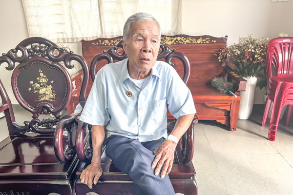 Đại tá, Anh hùng Lực lượng vũ trang nhân dân- Lê Quang Văn.    