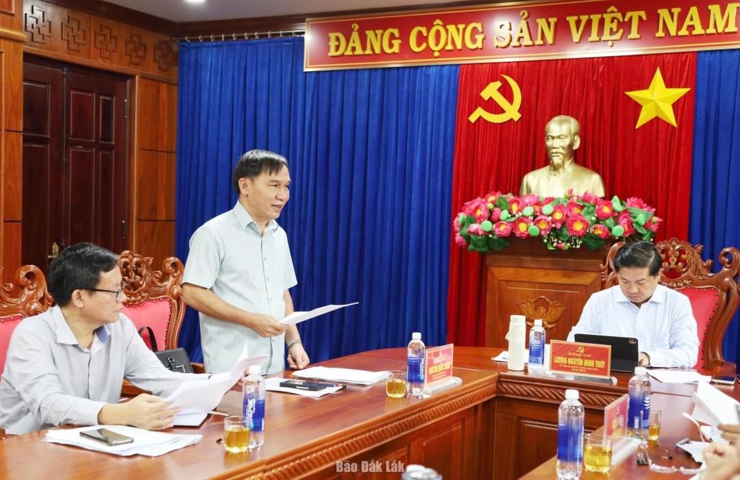 Đồng chí Nguyễn Quốc Hoàn, Ủy viên Ban Thường vụ, Trưởng Ban Nội chính Tỉnh ủy báo cáo tình hình hoạt động của Ban.