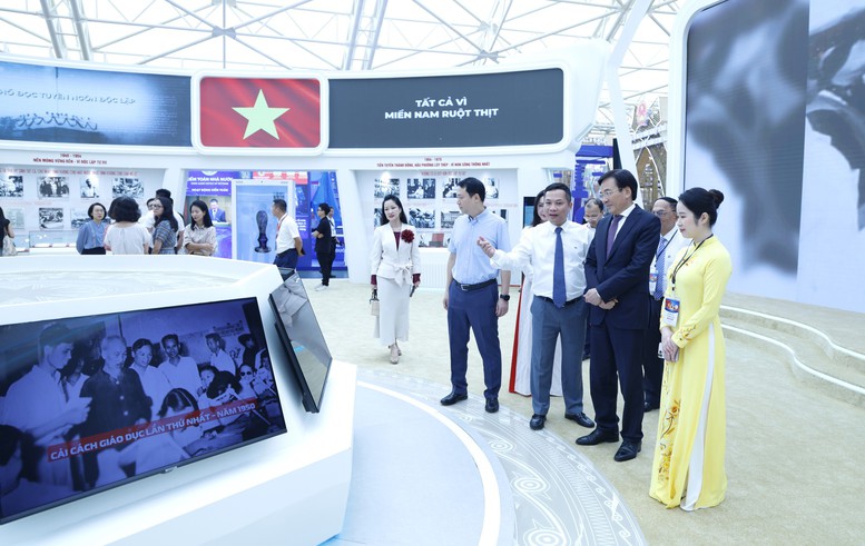 Triển lãm ‘Văn phòng Chính phủ - 80 năm đồng hành cùng dân tộc’- Ảnh 3. Triển lãm ‘Văn phòng Chính phủ - 80 năm đồng hành cùng dân tộc’- Ảnh 3.