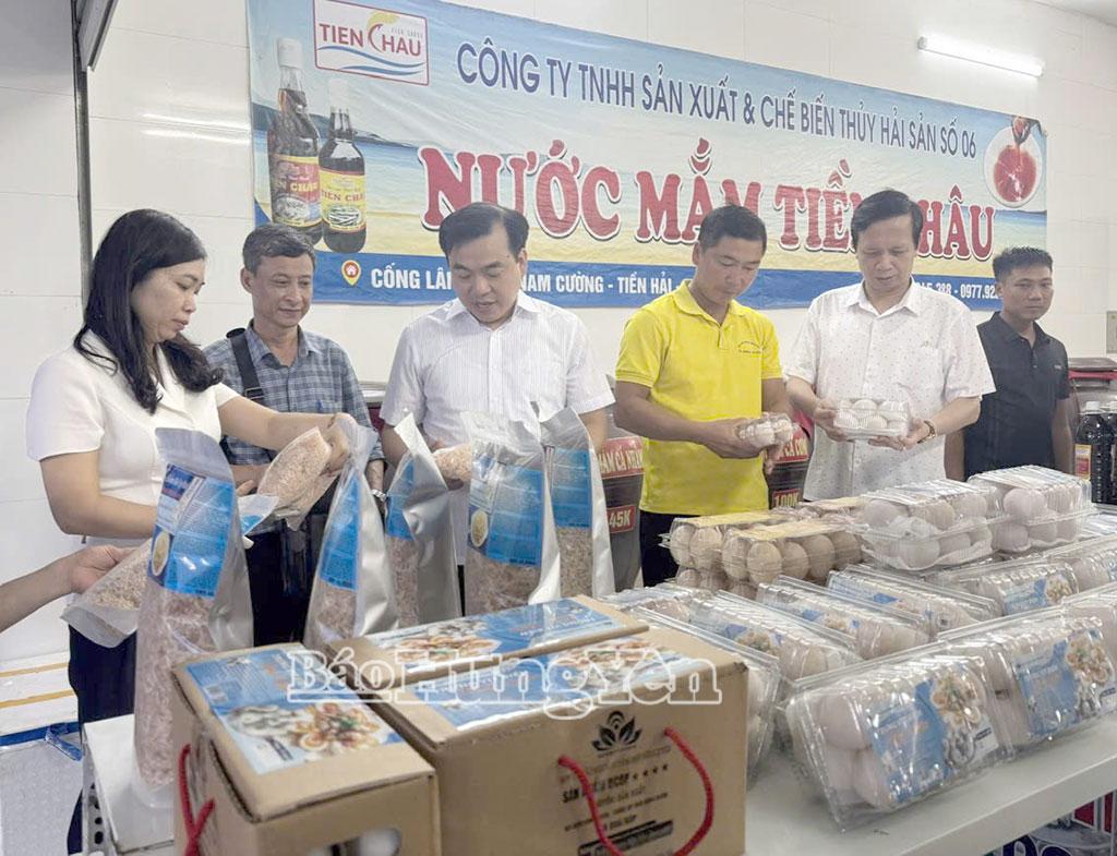 Sản phẩm vịt biển, trứng vịt biển của HTX Chăn nuôi tổng hợp xã Đông Tiền Hải.